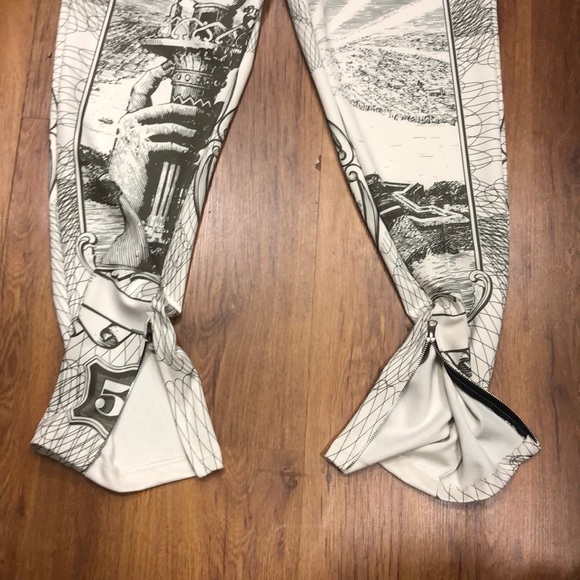 Cash money - Picture 2 of 4